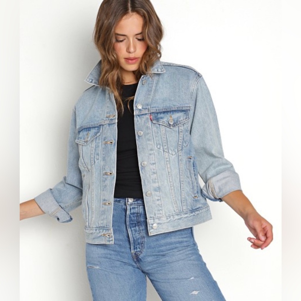 NWT Levi’s Women’s Ex-Boyfriend Denim Trucker Jacket - Size Small